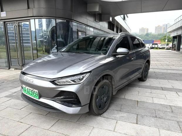 BYD E2 43 kWh 94 hp FWD 2024 Gray