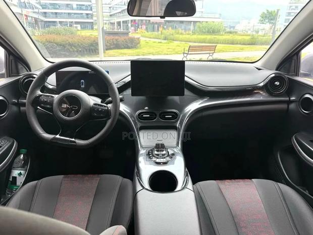 BYD E2 43 kWh 94 hp FWD 2024 Gray