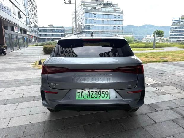 BYD E2 43 kWh 94 hp FWD 2024 Gray