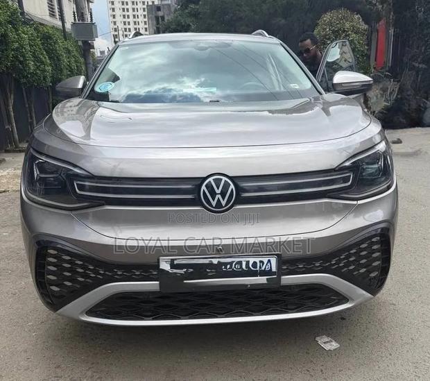 Volkswagen ID.6 2023 Gold