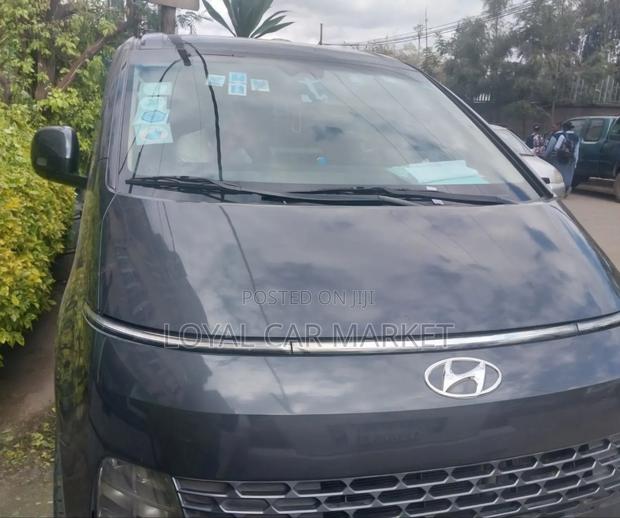 Hyundai Staria 2023 Gray