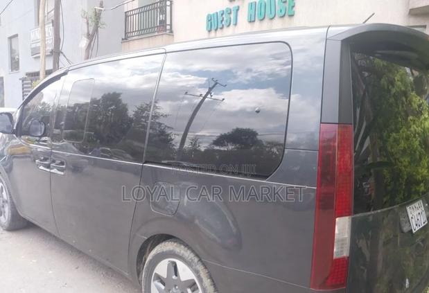 Hyundai Staria 2023 Gray