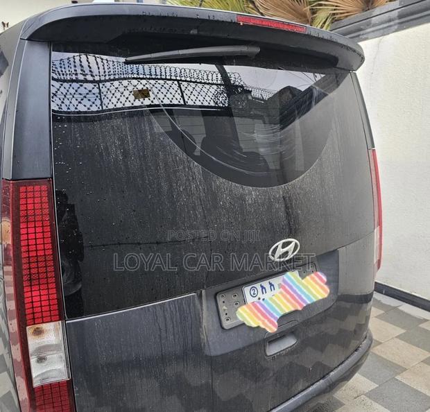 Hyundai Staria 2023 Gray