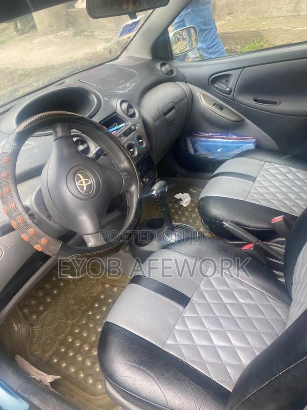 Toyota Vitz 2002 Blue