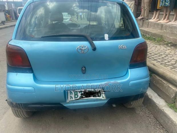 Toyota Vitz 2002 Blue
