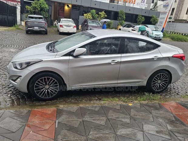 Hyundai Elantra 2015 Silver