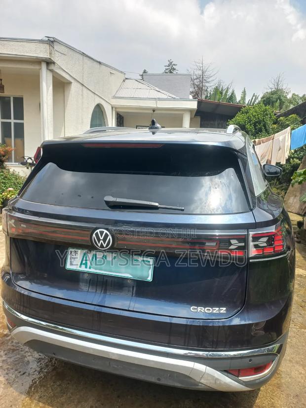 Volkswagen ID.6 2023 Blue