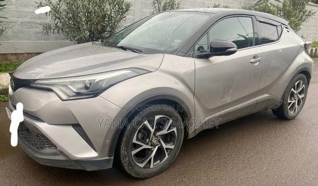 Toyota C-HR 2017 Gold