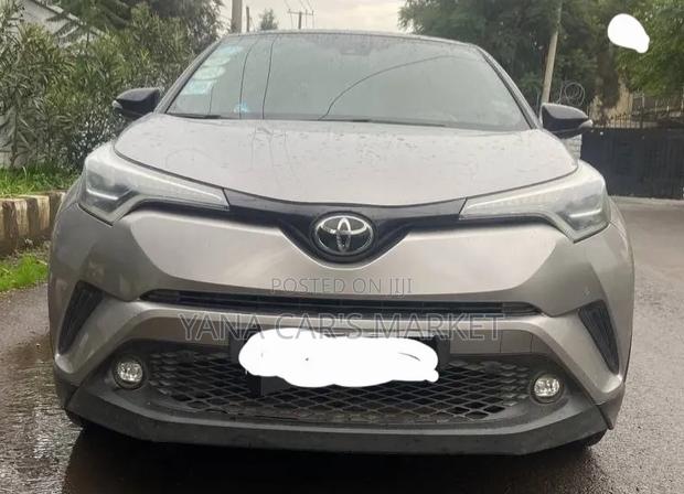 Toyota C-HR 2017 Gold