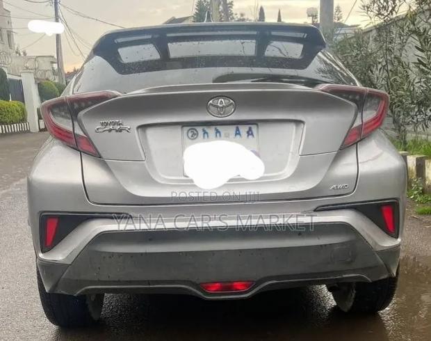Toyota C-HR 2017 Gold