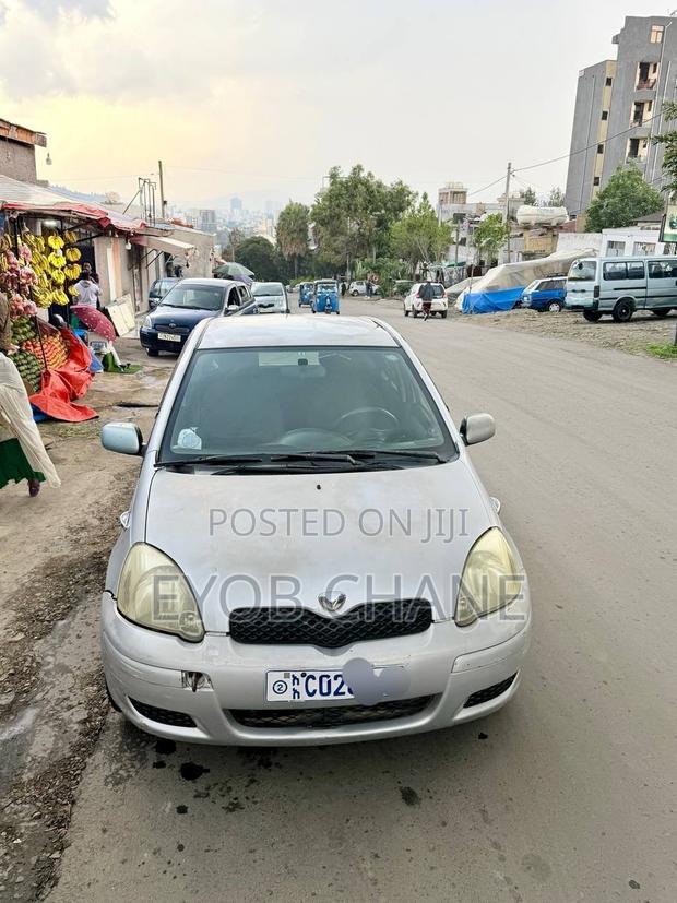 Toyota Vitz 2004 Silver