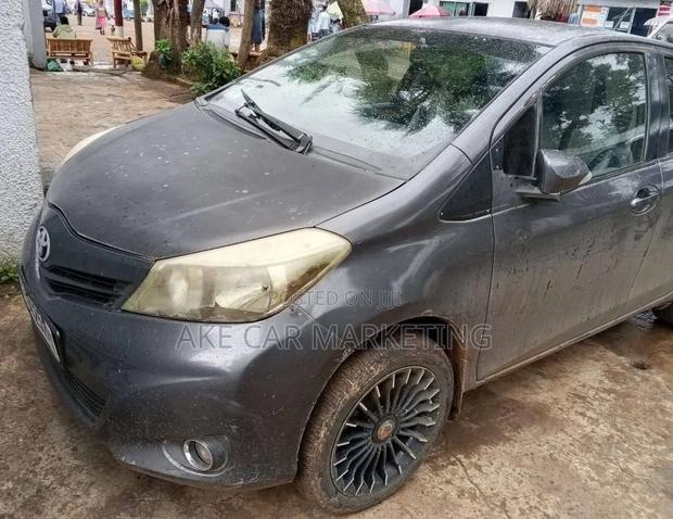 Toyota Yaris Base Hatchback 5dr 2011 Gray