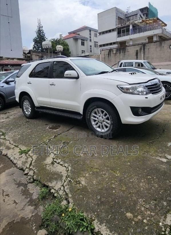 Toyota Fortuner 2013 White