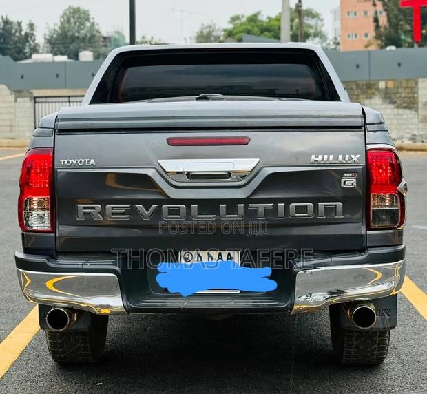 Toyota Hilux 2019 Gray