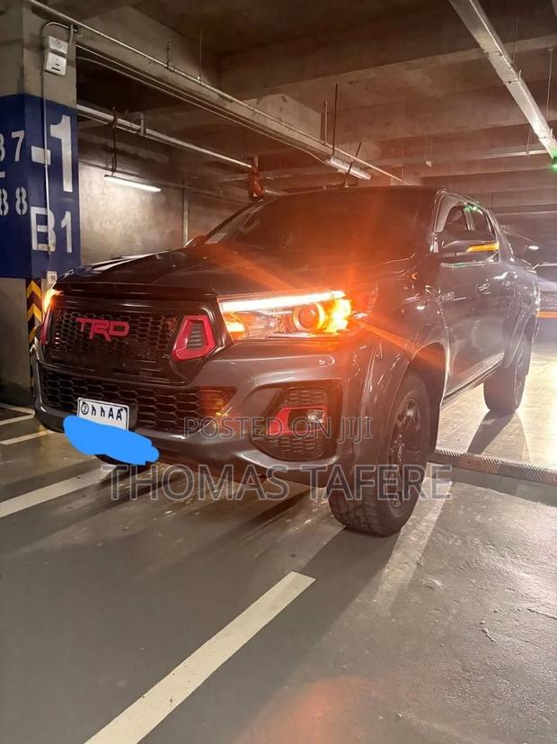 Toyota Hilux 2019 Gray
