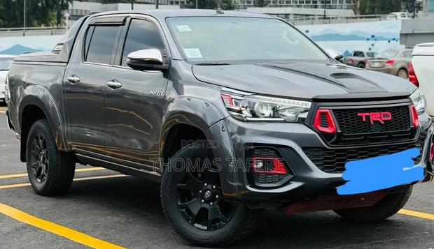 Toyota Hilux 2019 Gray