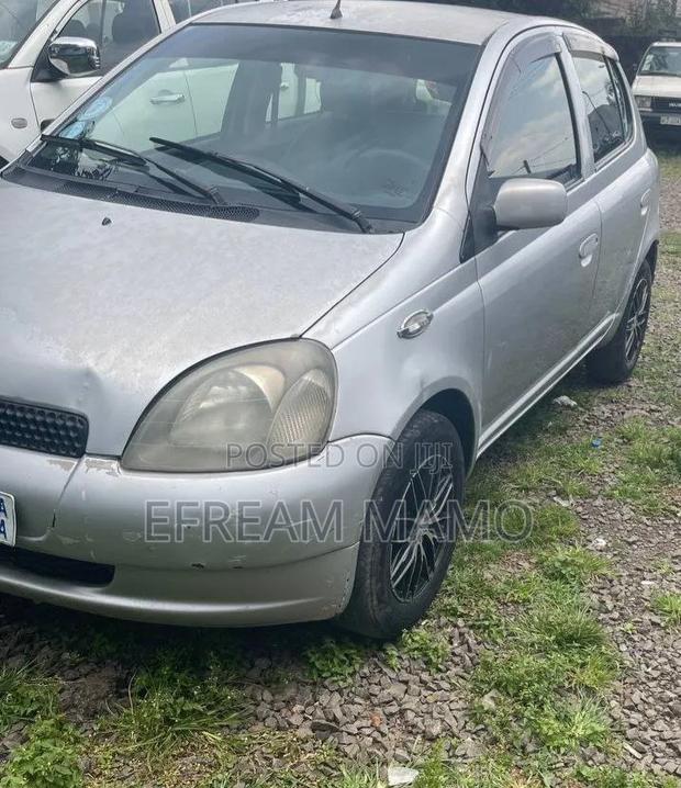 Toyota Vitz 2001 Silver