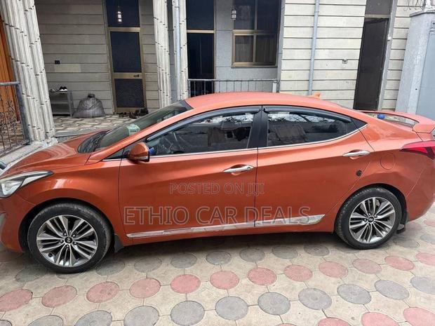 Hyundai Avante 2015 Orange