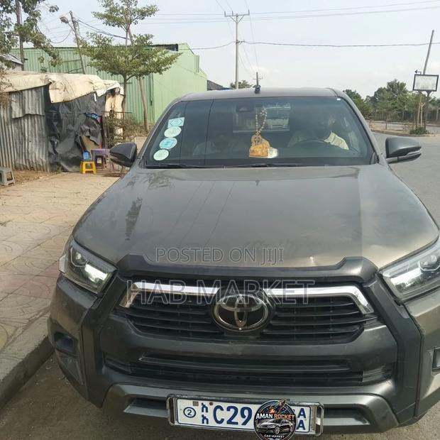 Toyota Hilux 2021 Gray