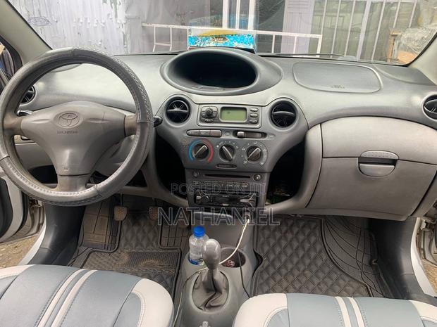 Toyota Yaris 1.4 2002 Silver