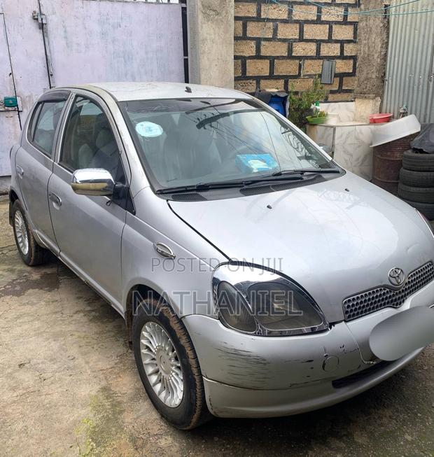 Toyota Yaris 1.4 2002 Silver