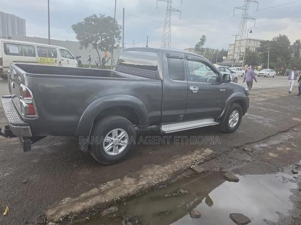 Toyota Hilux 2014 Gray