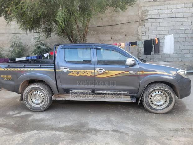 Toyota Hilux 2009 Gray