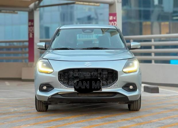 Suzuki Swift 2024 Silver