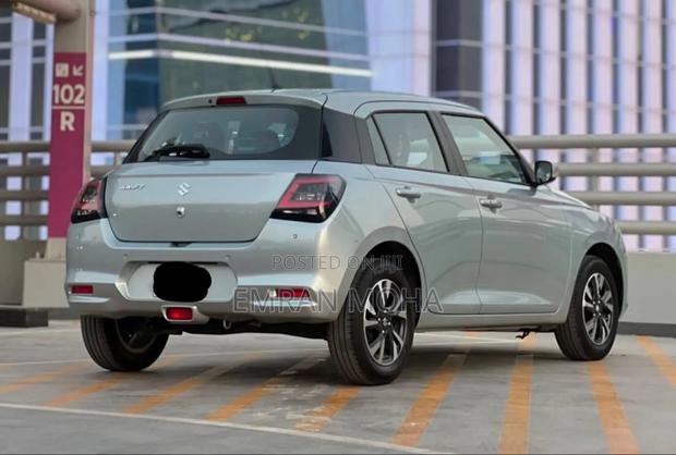 Suzuki Swift 2024 Silver