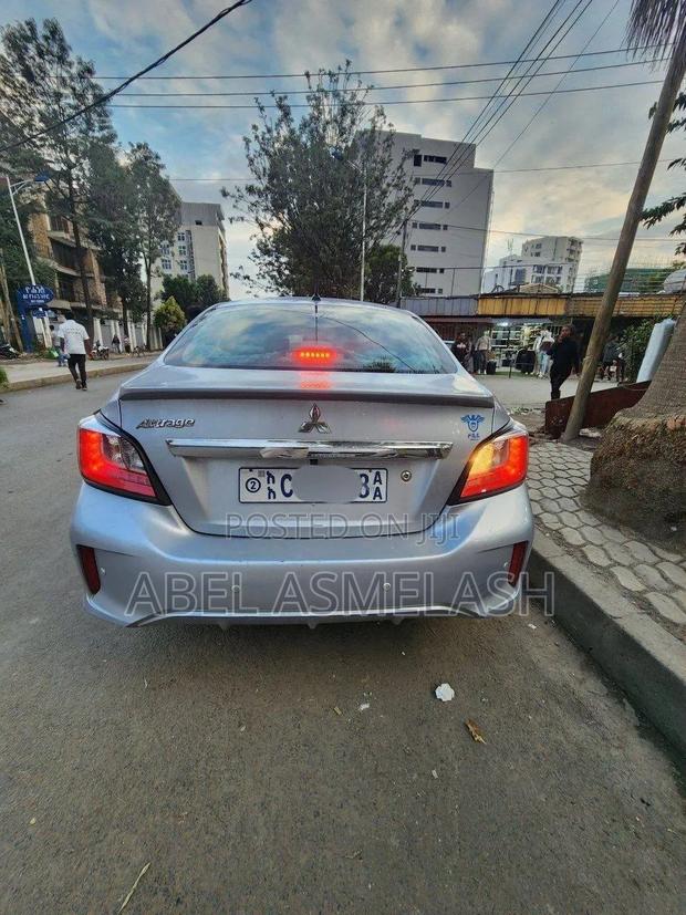 Mitsubishi Attrage 2022 Silver