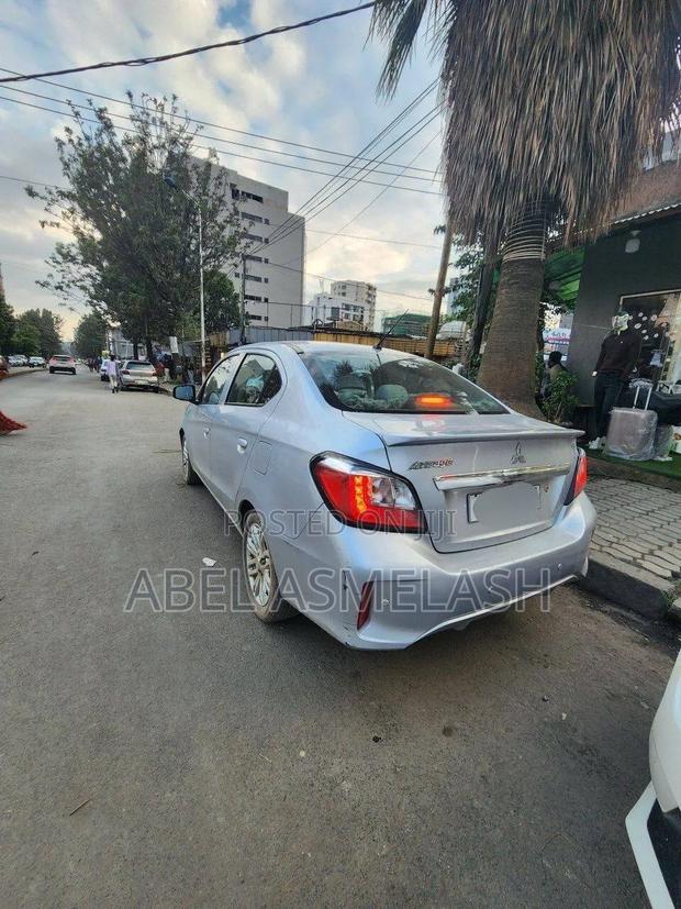 Mitsubishi Attrage 2022 Silver