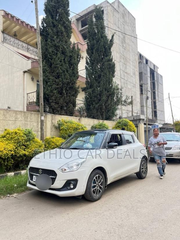 Suzuki Swift 2022 White