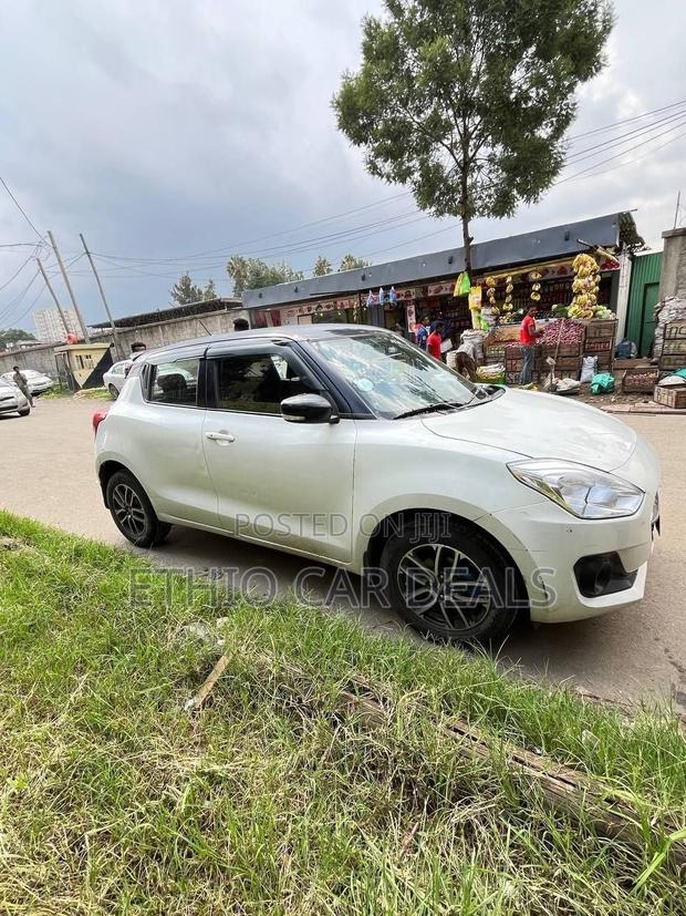 Suzuki Swift 2022 White