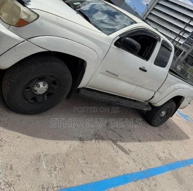 Toyota Tacoma 2005 White