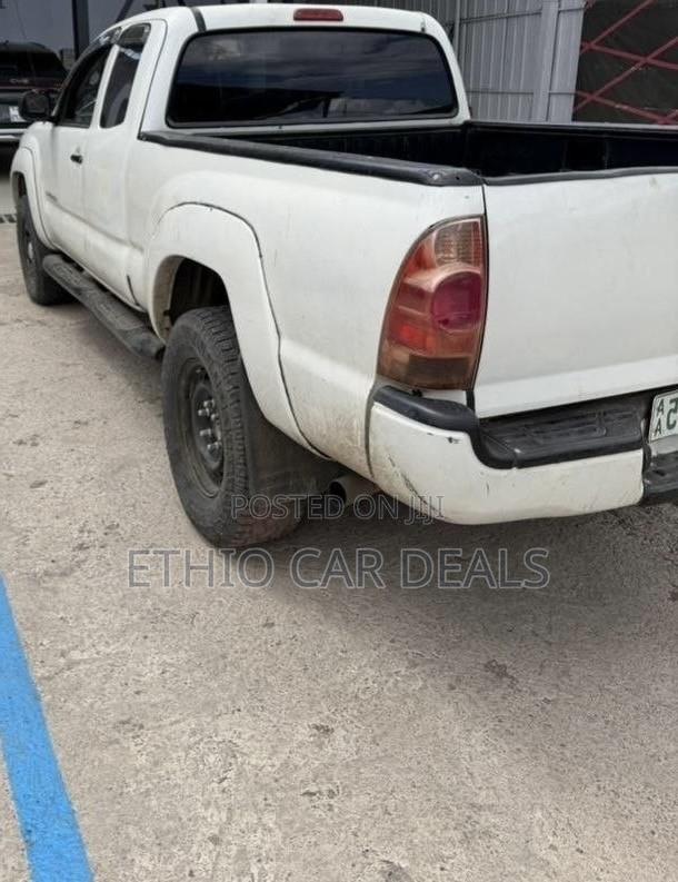 Toyota Tacoma 2005 White
