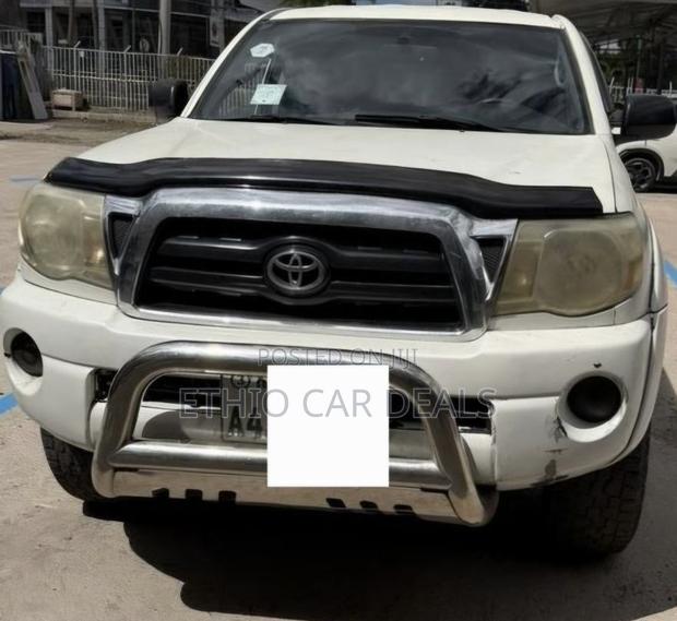 Toyota Tacoma 2005 White