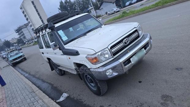 Toyota Land Cruiser 2014 White