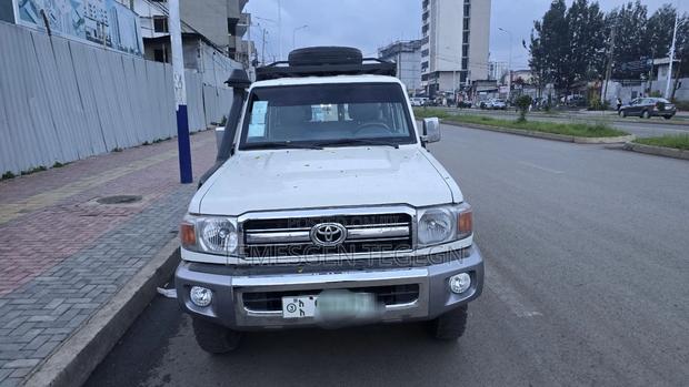 Toyota Land Cruiser 2014 White