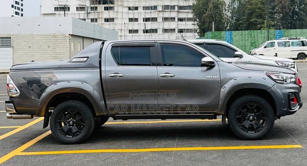 Toyota Hilux Revo Double Cab Deisel 2.8 AWD 2019 Gray
