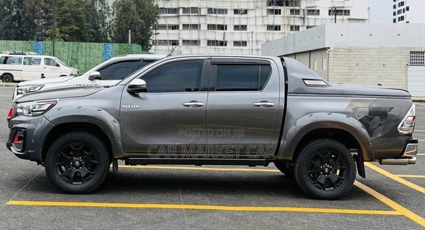 Toyota Hilux Revo Double Cab Deisel 2.8 AWD 2019 Gray