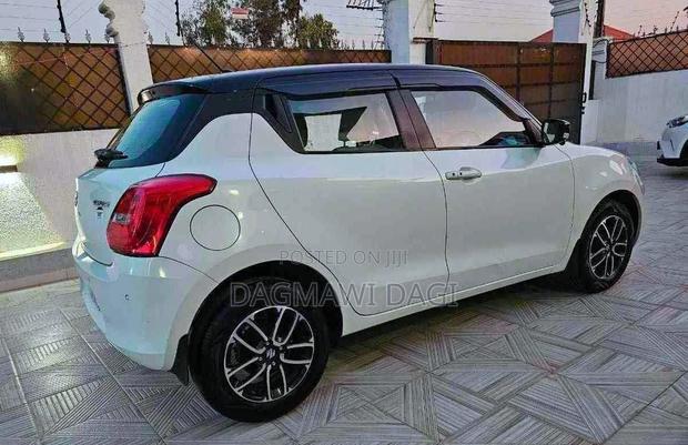 Suzuki Swift 2022 White