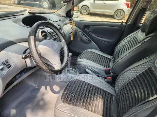 Toyota Vitz 2001 Silver
