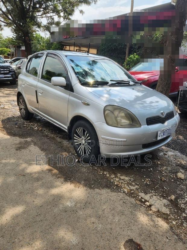 Toyota Vitz 2001 Silver
