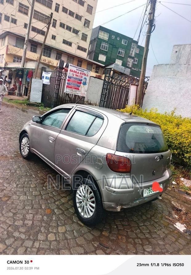 Toyota Vitz 1.0 FWD 5dr 2004 Gray