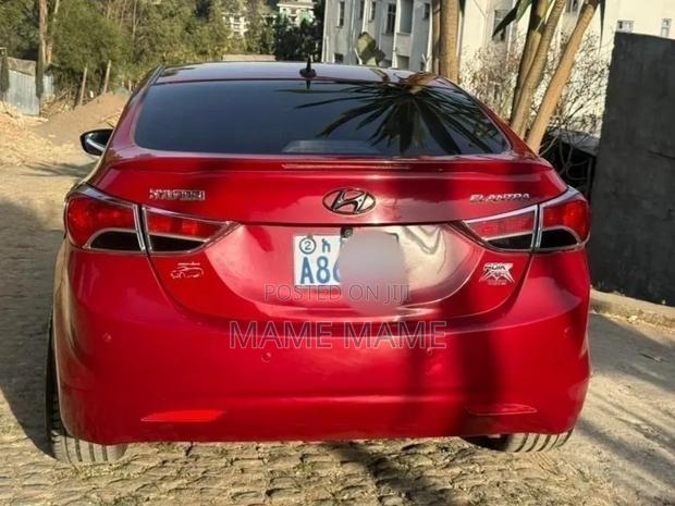 Hyundai Elantra 2012 Red