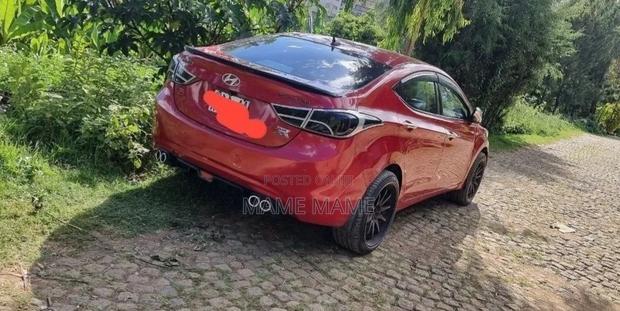 Hyundai Elantra 2012 Red