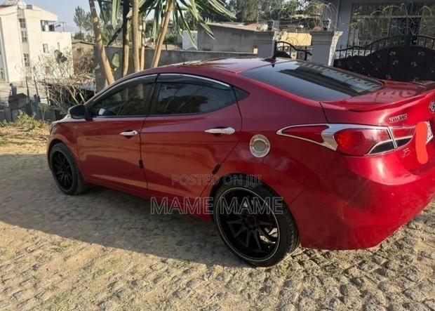 Hyundai Elantra 2012 Red