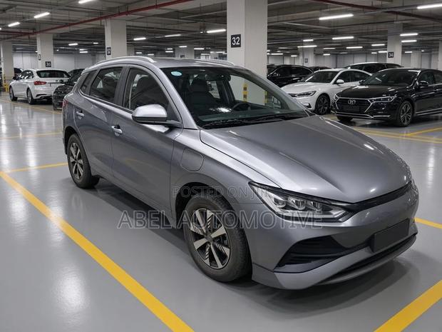 New BYD E2 43 kWh 94 hp FWD 2025 Silver