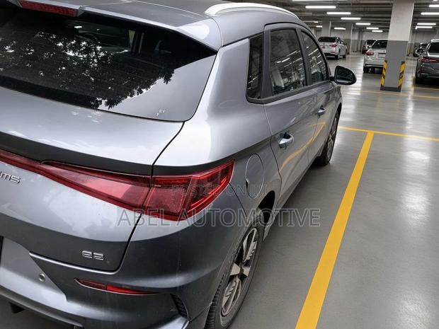 New BYD E2 43 kWh 94 hp FWD 2025 Silver