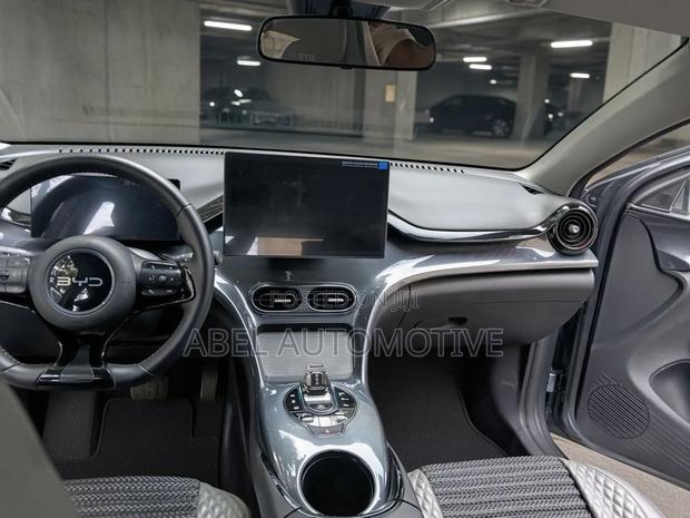 New BYD E2 43 kWh 94 hp FWD 2025 Silver